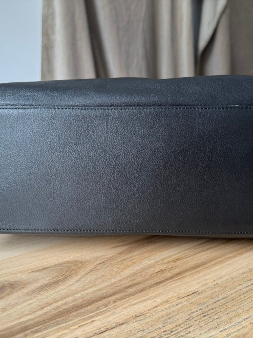 Tumi Voyageur "Monika" Leather Tote Laptop Bag BLACK GOLD HARDWARE LIKE NEW - Picture 8 of 17